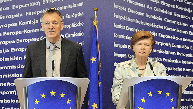 Janez Potocnik och Vaira Vike-Freiberga på presskonferens