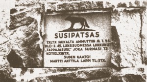 Finsk minnestavla över varg skjuten den 19 juli 1936.